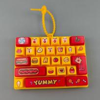 Mini Keyboard Mechanical Keyboard Pendant Simulation Keyboard Keycap Clicker  Backpack Decoration raudona