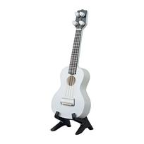 Gitara yra grojama, derinama ir leidžia garsą. balta