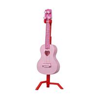 Gitara yra grojama, derinama ir leidžia garsą. rožinė