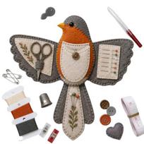 Gift for Sewing Enthusiasts Bird Shaped Felt Organizer DIY Kit, Portable Decorative Crafts Pouch Storage Bag Kit with Scissor Slot And Needle C beige
