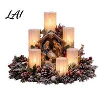 Žiemos pastoracinio stiliaus ornamentas Kalėdų LED dirbtinė eglė su žvakių kompozicija, pušies kankorėžiais ir raudonomis uogomis, šilta šviesa, dervinės žvakės, be liepsnos H