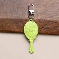 Vintage Mini Handheld Mirror Keychain With Embossed Frame Car Key Ring Bag Charm Backpacks Purses Pendant Party Gift as the picture brown