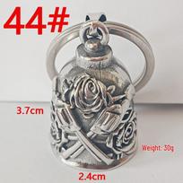 Retro ketaus pistoletas Rožės varpelio raktų pakabukas - Dviračio demonų atbaidymo ornamentas gray
