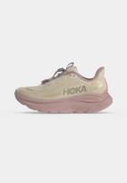HOKA Bėgimo batai 'Clifton 11 GTX GLM' smėlio spalva / bazalto pilka / pitajų spalva