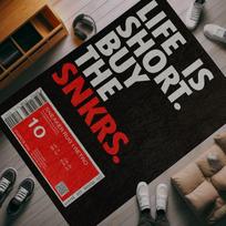 SNEAKER RUG GYVENIMAS TRUMPAS PIRK SNKRS Batų Etiketės Dizaino Kilimas Brūkšninio Kodo Rašto Kilimėlis Urban Streetwear Namų Dekoras Neslystantis Kilimas 40X60CM red