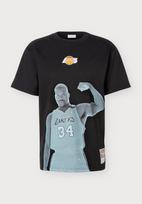 Mitchell & Ness Marškinėliai 'NBA PLAYER LAKERS - O'NEAL' geltona / pilka / pastelinė žalia / juoda