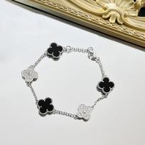 Boutique Five-flower Panda Four-leaf Clover Bracelet Ins Wind Niche Light Luxury High-end Black Agate Flower Bracelet Female 17CM gray