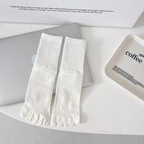 Women's Mid-Calf Breathable Split-Toe Sports Socks, Anti-Odor, Sweat-Wicking, Solid Color Cotton, Five-Toe Design. One Size