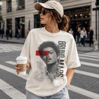 Bruno Marso Minimalistinis Portretas Grafinis Marškinėlis Risk It All Baltas Comfort Colors Modernus Koncertinis Plakatas Marškinėlis Dovana Gerbėjams M white