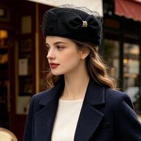Elegantiškas moteriškas vilnonis beretas su tinkleliu ir lanku - Klasikinis prancūziško stiuardesės stiliaus žiemos skrybėla MM3276 Black brown