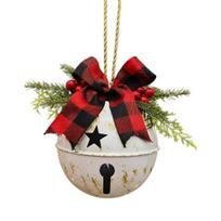 Kalėdiniai varpeliai Ornamentas Rustic Christmas Jingle Bell su pušies šakelėmis Raudonos uogos Linuotas kaspinas Metalinis rogės varpelis Sodybos Kalėdinės eglutės kabantis dekoras platina