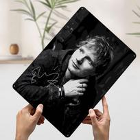 Ed Sheeran Portrait With Signature D Texture Metal Poster Customized Wall Art Tin Sign Gift for Mancave Home Decor Items House 30x40cm(11.8x15.7inch) black