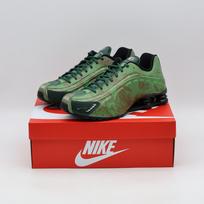 IQ0636-300 Nike Shox R4 Noble Green and Team Kelly Green (Men's) 12 gray