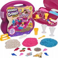 KINETINIS SMĖLIS „KINETIC SAND“ LEDŲ PARDUOTUVĖS RINKINYS LAGAMINE, 680 G