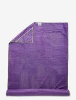 Gaiam - Stay-Put Yoga Mat Towel - Jogos kilimėliai ir priedai - Violetinė