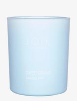 JOIK - Joik Home & Spa Scented Candle Sweet Dreams - Kvapni žvakė - Nude