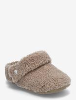 Crocs - Classic Cozzzy Slipper K - Šlepetės ir batai kambariams - Smėlio