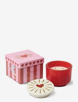 Paddywax - Doftljus Charmed Heart 226 G - Rött Glas Med Lock I Keramik Med Hjärta  - Wild Fig & Rose - Kvapni žvakė - Raudona