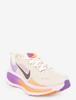 Nike - W Nike Vomero 18 - Bėgimo bateliai - Kreminė spalva