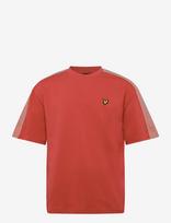 Lyle & Scott - Stripe Taped T-Shirt - Marškinėliai trumpomis rankovėmis - Raudona