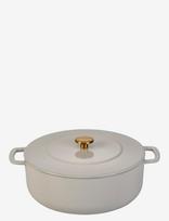 Combekk - Dutch Oven 28Cm Enameled Recycled Cast Iron Sand With Gold Knob - Puodai ir keptuvės - Kreminė spalva
