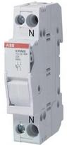 ABB 3 polių saugiklių laikiklis su nuliniu laidininku 10,3x38 mm saugikliams, maks. 32 A, 690 V, 52,5 mm pločio