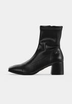 STEVE MADDEN Aulinukai 'Jaileen' juoda