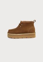 Clarks Originals Suvarstomieji kulkšnis dengiantys batai 'MeareWalla' karamelės