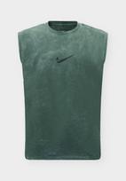 Nike Sportswear Sportiniai marškinėliai nefrito spalva / pastelinė žalia / juoda