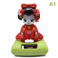 Saulės energija varomas japoniško stiliaus lėlės automobilio ornamentas Kimono mergaitė, judinanti galvą, linkčiojanti galvą, animacinė lėlė, automobilio prietaisų skydelis, mielas automobilio dekoras brown