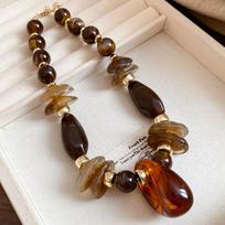 Vintage Maillard Acrylic Large Irregular Beads Choker Necklace For Women Geometric Round Beaded Necklace Autumn Winter Jewelry A gray