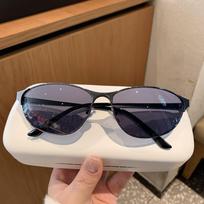 Futuristic Metal Silver Edge Cat Eye Sunglasses Outdoor Sports Eyeglasses New Women'S Cat Eye Eyeglass Uv400 1PC black