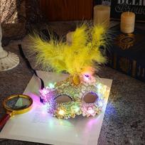 Nightclub Plastic LED Glowing Mask Rhinestone Half Face Mask Feather Mask Makeup Eye Mask Venice Masquerade Mask Party Supplies geltona