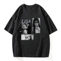 BLACKPINK Liso 3 nuotraukų koliažas „LISA“ Žvaigždės akcentas Negabaritinis rožinis marškinėlis | K-Pop gerbėjų gatvės aprangos prekių ženklas L black