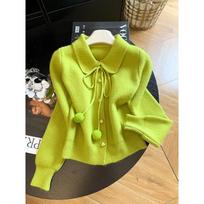 Chic Women's Winter Knit Cardigan with Pom-poms - Stylish and Versatile Design One Size žalia