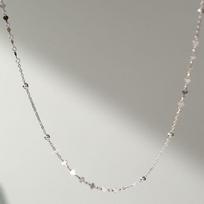 Heart-Shaped Bead Clavicle Chain Choker Necklace - High-End, Simple, Retro Design gray
