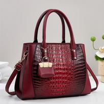 Vintage Style Womens Shoulder Bag With Stitching Details For Casual Outings bordinė