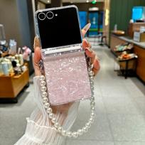 For Samsung Galaxy Z Flip 8 7E 7 6 5 Luxury Shell Pattern Pearl Bracelet Case With Wrist Chain Hard Acrylic Shockproof Cover Galaxy Z Flip5 rožinė