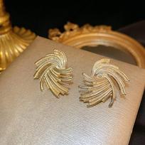 Unique Metal Twist Geometric Big Stud Earrings for Women New Fashion Romantic Gold Color Earrings Jewelry Valentine's Day Gifts black