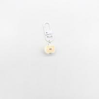 Vibrant 3D Apple Keychain Charm - Cute Gift for Friends balta