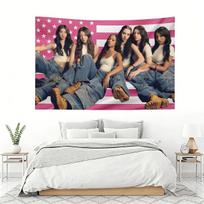 KATSEYE Rožinė Amerikos Vėliavos Gobelenas, Kpop Merginų Grupės Sienų Kabinys, Amerikietiškos Kelionės Nuotraukos Spaudinys Dekoracija Miegamajam Ar Bendrabučiui, Plokščias Spaudinys 100X70CM black