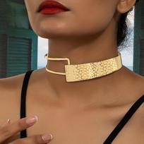 Vintage Punk Exaggerated Personality Alloy Triangle Interlaced Clavicle Necklace For Women 1PC auksas