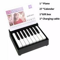 Elegantiškas 2024 m. Taylor Swift mini pianino kalendorius, puikiai tinkantis namų biuro dekoravimui juoda
