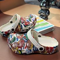 Cool Cartoon Graffiti Clogs – Unisex Couple Beach Sandals, Soft Sole Breathable Hollow Shoes 2-XL black