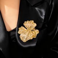 Elegant Large 3D Layered Golden Flower Brooch, Retro Luxury Lapel Pin for Women, Perfect for Party, Wedding & Daily Wear beige