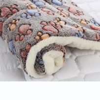 Flannel Thickened Dog Bed Mat Soft Pet Sleeping Mat for Dogs Cats Winter Warm Pet Blanket 49x32cm