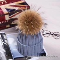 European-Style Knitted Hat with Raccoon Fur Pom-Pom - Thick, Warm for Autumn and Winter Imitation Raccoon Fur Ball 15cm pilka