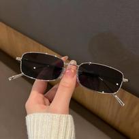 Vintažiniai maži stačiakampiai akiniai nuo saulės moterims vyrams auksinis metalinis rėmelis madingi trendy UV400 lęšiai Streetwear lengvi akiniai nuo saulės black