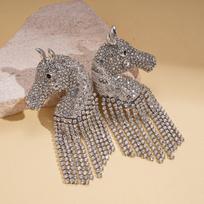 European and American personalized diamond-encrusted pony fringed silver needle earrings, unique niche light luxury earrings for gray