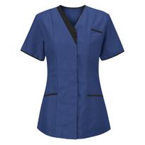 Moteriškas V formos iškirptės trumpomis rankovėmis darbinis tunikos viršus su sagomis priekyje, kontrastingais apvadais ir kišenėmis, skirtas salonui, SPA, klinikai, uniformai XXL blue